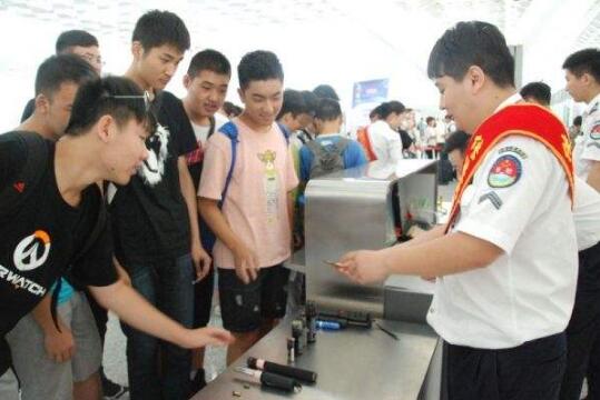 鄭州機(jī)場持電子登機(jī)牌快速過安檢門檢測登機(jī)[圖]