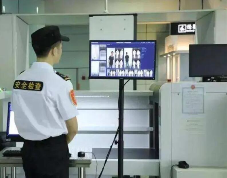 女性進(jìn)入安檢門通道時(shí)，安檢員會(huì)感到尷尬嗎？過安檢的注意事項(xiàng)-3.jpg